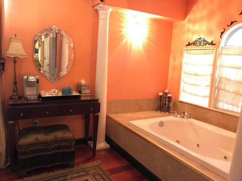 Orleans Suite- 2-person tub
