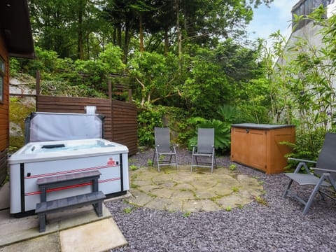 Hot tub | Garth Holiday Park - The Squirrels Drey C32 - Garth Caravan Park, Machynlleth