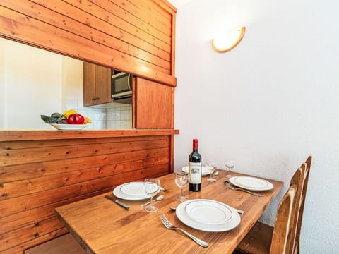 Water, Swimming Pool, Building, House, Interior Design, Floor, Flooring, Leisure, Window, Ceiling