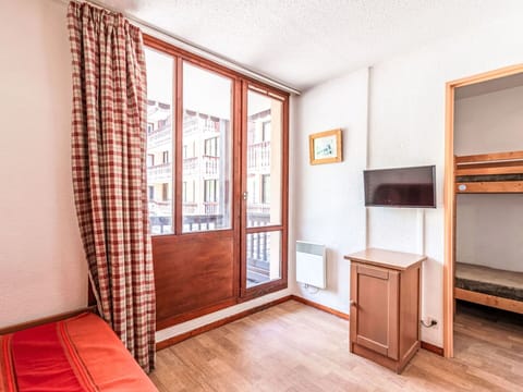 Water, Swimming Pool, Building, House, Interior Design, Floor, Flooring, Leisure, Window, Ceiling