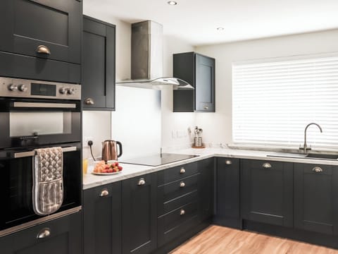 Kitchen | Cae Garw - Cwm Cadnant, Caernarfon