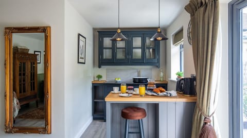 Kitchenette, Sweetslade Cottage, Bolthole Retreats