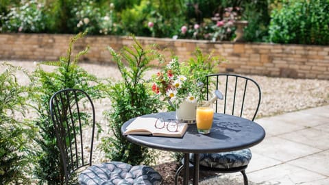 Front Terrace, Sweetslade Cottage, Bolthole Retreats