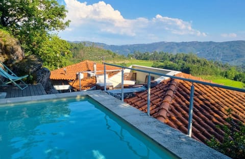 Private pool with mountain views in Gerês