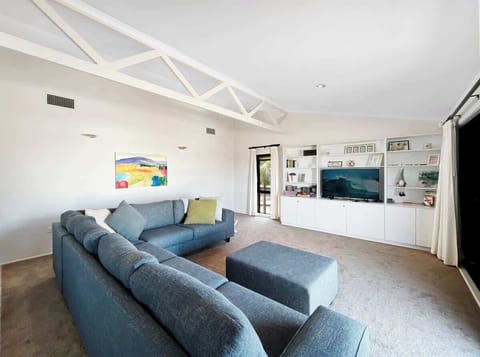 Living (upper level)