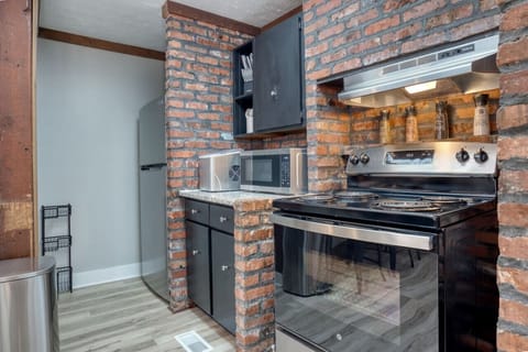 Fully stocked kitchen with ice maker and coffee pot for 12 guests or single pod.