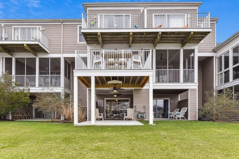 Exterior,Back Elevation,