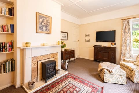 Lower Lodge, Alnwick - Host & Stay