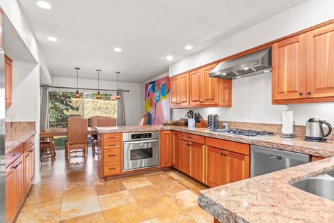 Park West Village 3953: Main level kitchen