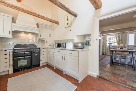 Ground floor: Entering the kitchen