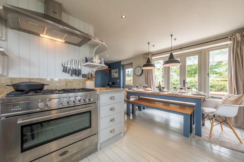 Ground floor: Kitchen with Range cooker and dining area