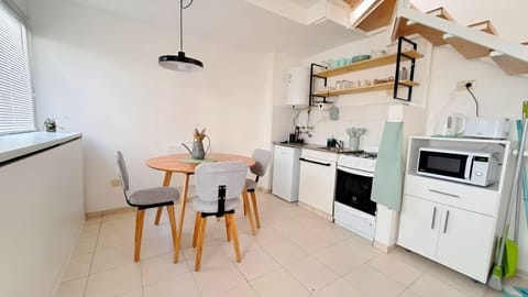 Kitchen or kitchenette,Dining area