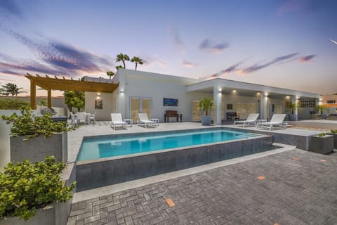 Private Ocean View Pool
Dive into luxury with your own private oasis. Experience breathtaking ocean views from the comfort of your own pool.
