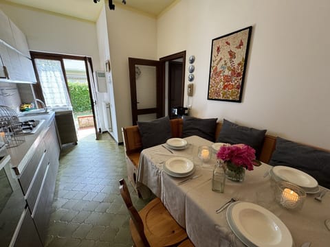 Table, Furniture, Property, Plant, Picture Frame, Interior Design, Chair, Cabinetry, Floor, Flooring