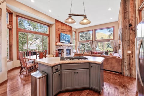 Open kitchen and table for 8