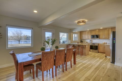 Large dining room table and eat in breakfast bar for up to 10 guests. Or you can dine at any of our delicious cafes or restaurant’s just 5 min. away.