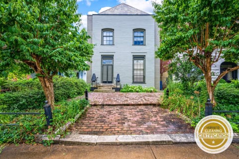 Prepare to be captivated by the seamless blend of natural beauty and architectural elegance in this breathtaking home.