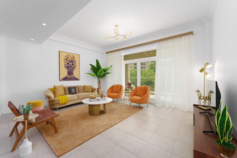 Elegant coastal holiday rental with a large terrace close to the beach in Palm Jumeirah Dubai
