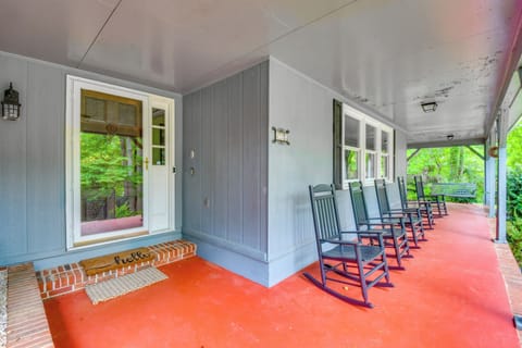 Private Porch | Outdoor Dining | 3 Mi to Lake Hartwell Access