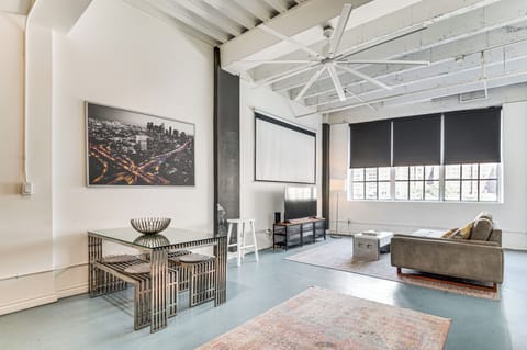 Los Angeles Vacation Rental | 1BR | 1BA | Step-Free Access | 402 Sq Ft