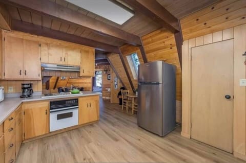 Kitchen - Refrigerator (Whirlpool) 