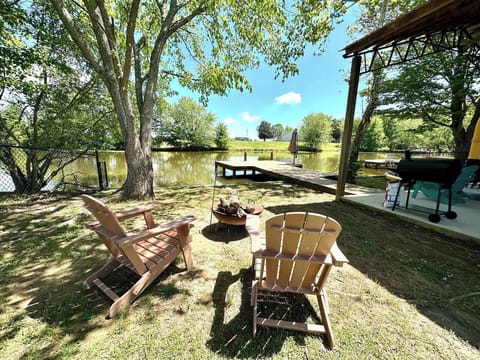 Firepit with 2 chairs