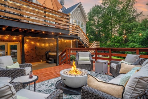 Enjoy the serene, country living while sitting in the lower deck. The stary sky and the serenade by the frogs will be simply magical.