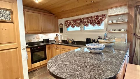 Beautiful island and kitchen