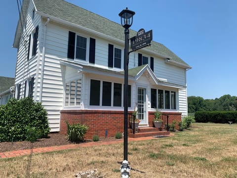 Lewes Farmette, entire house
Maximum occupancy: 6 people