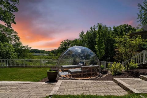 Experience Valparaiso Lakeside Retreat`s unique dome, perfect for sunsets. This dome is  just steps from the front door of your Guest house near Indiana Dunes & Valpo University on Long Lake. 10 min from Downtown Valparaiso.