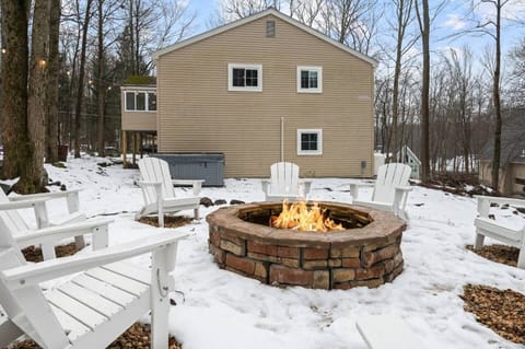 Seating for 8 around the Fire Pit