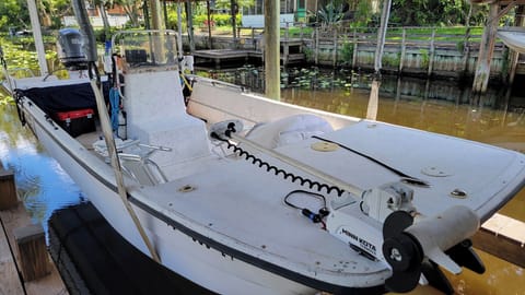 22 ft Carolina skiff available for rent 