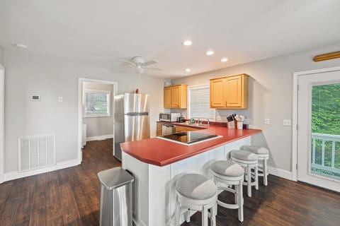 Six table chairs & 4 bar stools seating a total of 10 in the kitchen.