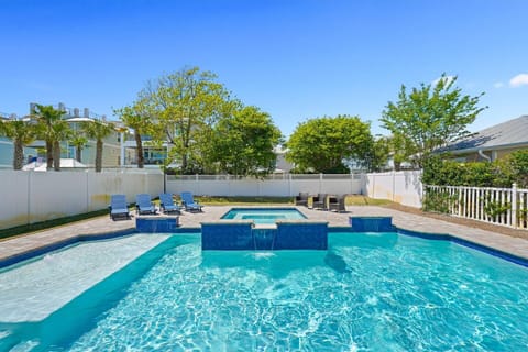 Tangled in Blue - Crystal Beach - Private Pool & Hot Tub