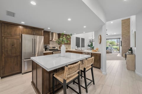 Newly Remodeled Kitchen with Quartz Counters & High-End Appliances