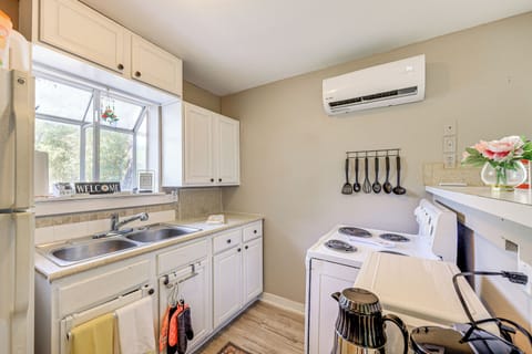 Kitchen | Drip Coffee Maker | Toaster | Crockpot