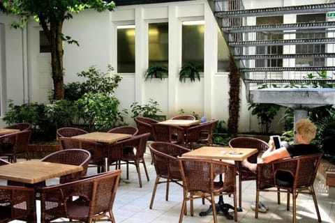 Alfresco dining