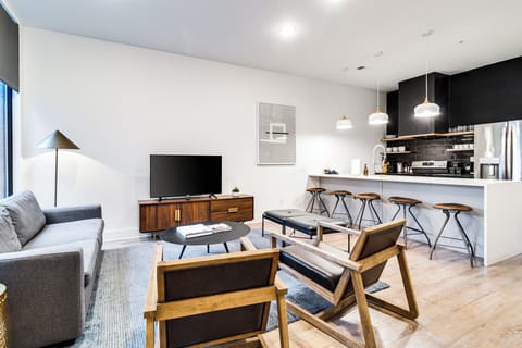 Open space layout for easy connections.