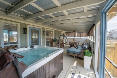 Coastal Breeze Hot Tub in Screened Deck