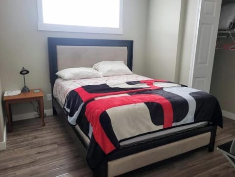 Queen bed 