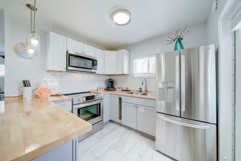 Spacious kitchen with full size appliances