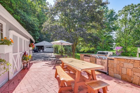 Milford Vacation Rental | Studio | 1BA | Step Required | 400 Sq Ft