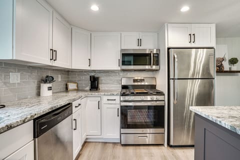 Kitchen | Dishwasher | Keurig Coffee Maker | Free WiFi