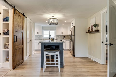 Dining Area | Dishware & Flatware