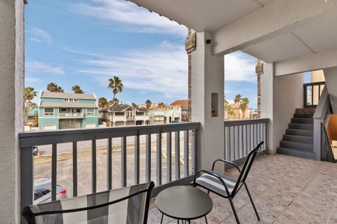 The view of the ocean, from the balcony was Amazing ! 
review from past guest