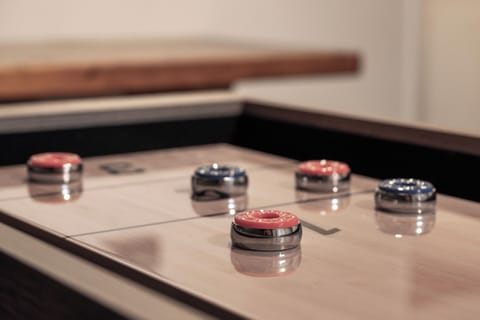 Shuffleboard table