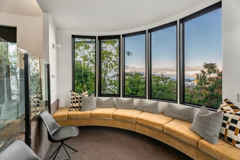 Cosy conversational nook. relax with a good book or glass of wine 