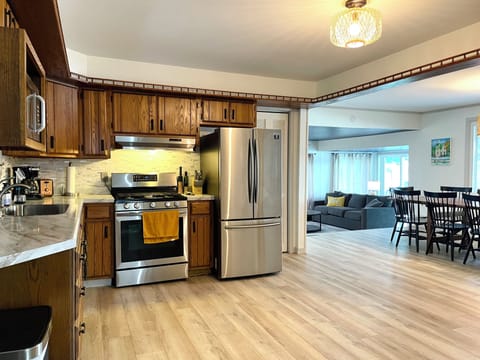 The Waldron Lake Retreat Kitchen: includes cooking utensils, pots, pans, etc. Complimentary coffee is provided!