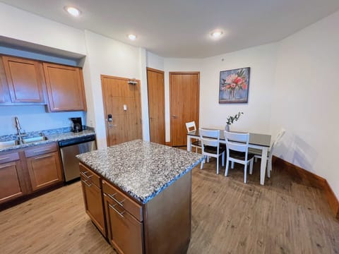 Kitchen & Dining Area