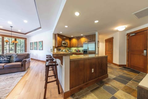 4001 Northstar Dr Unit 408-print-014-016-Interior-3304x2203-300dpi